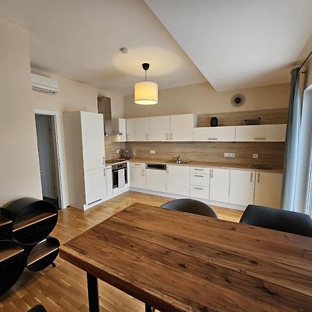 Apartment Leibnitz Im Zentrum Nahe Am Bahnhof Und Der Suedsteirischen Weinstrasse מראה חיצוני תמונה